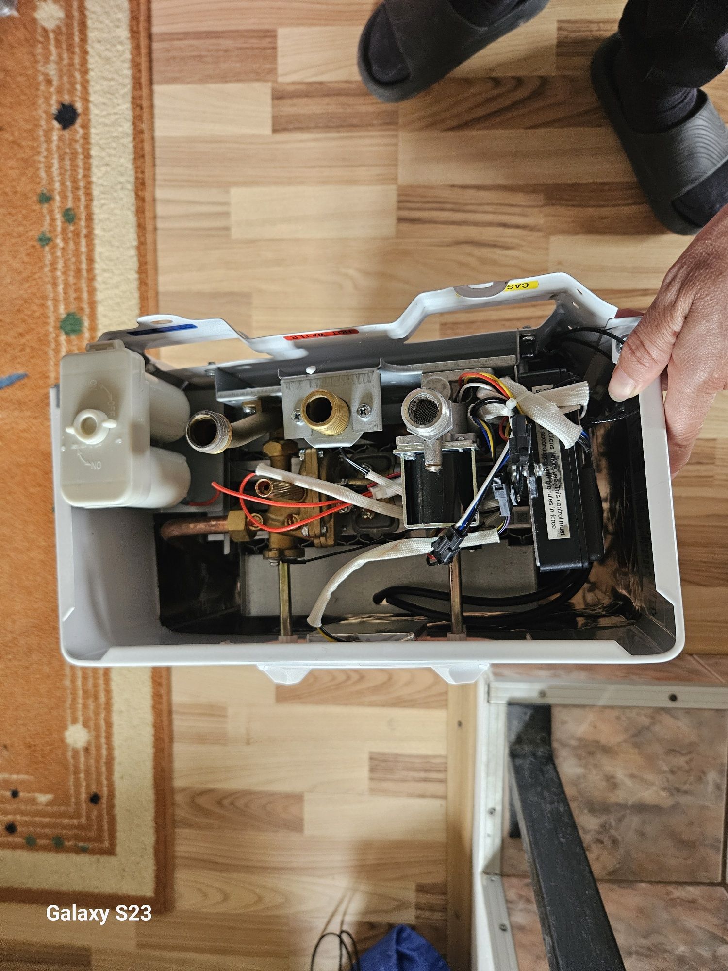Instant de apa calda pe gaz Ferroli Zefiro Eco 11