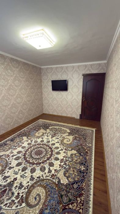 Universitet tomonda 2 xonali uy sotiladi