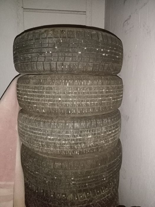 Продам зимнюю резину почти новую