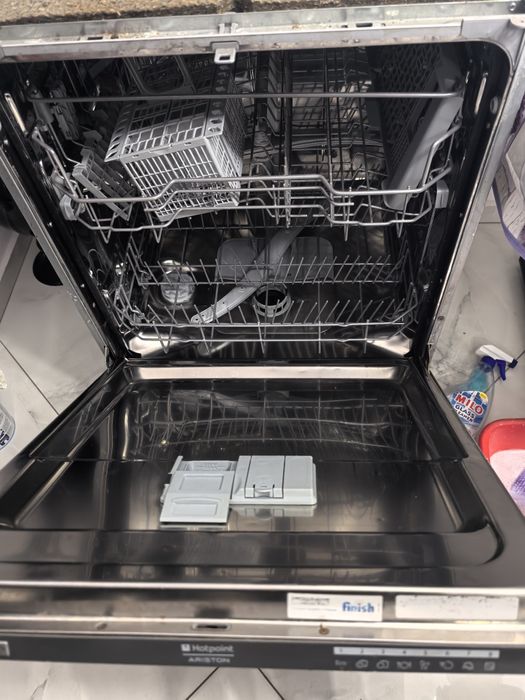 Съдомиална за вграждане Ariston