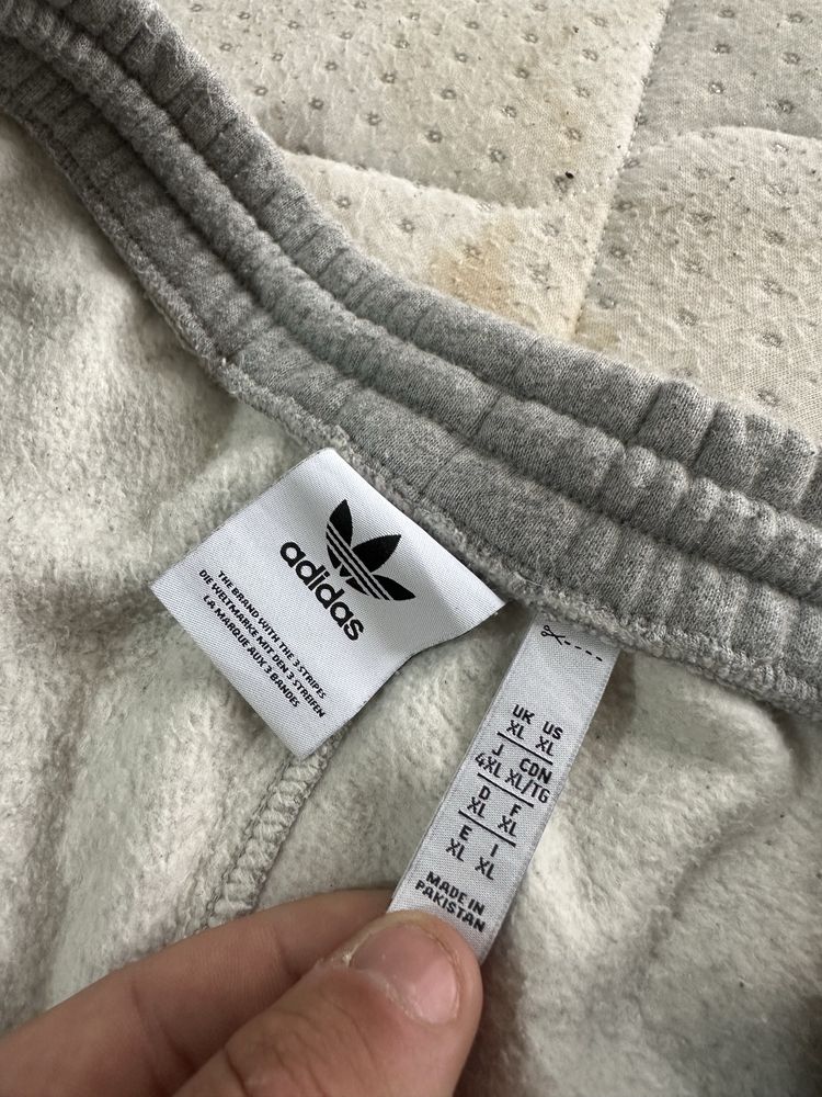 ADIDAS Originals ESSENTIAL SHORTS Medium Grey Heather