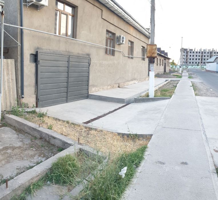 Тошкент вилояти Нурафшон шахрида уй сотилади