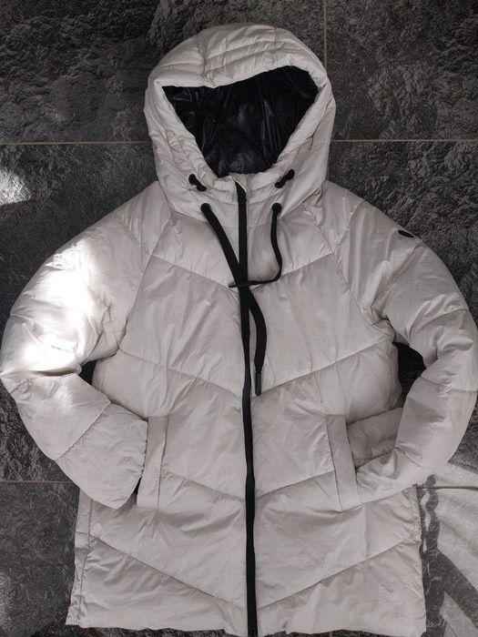 Vand geacă pentru femei - Preț 110 RON.