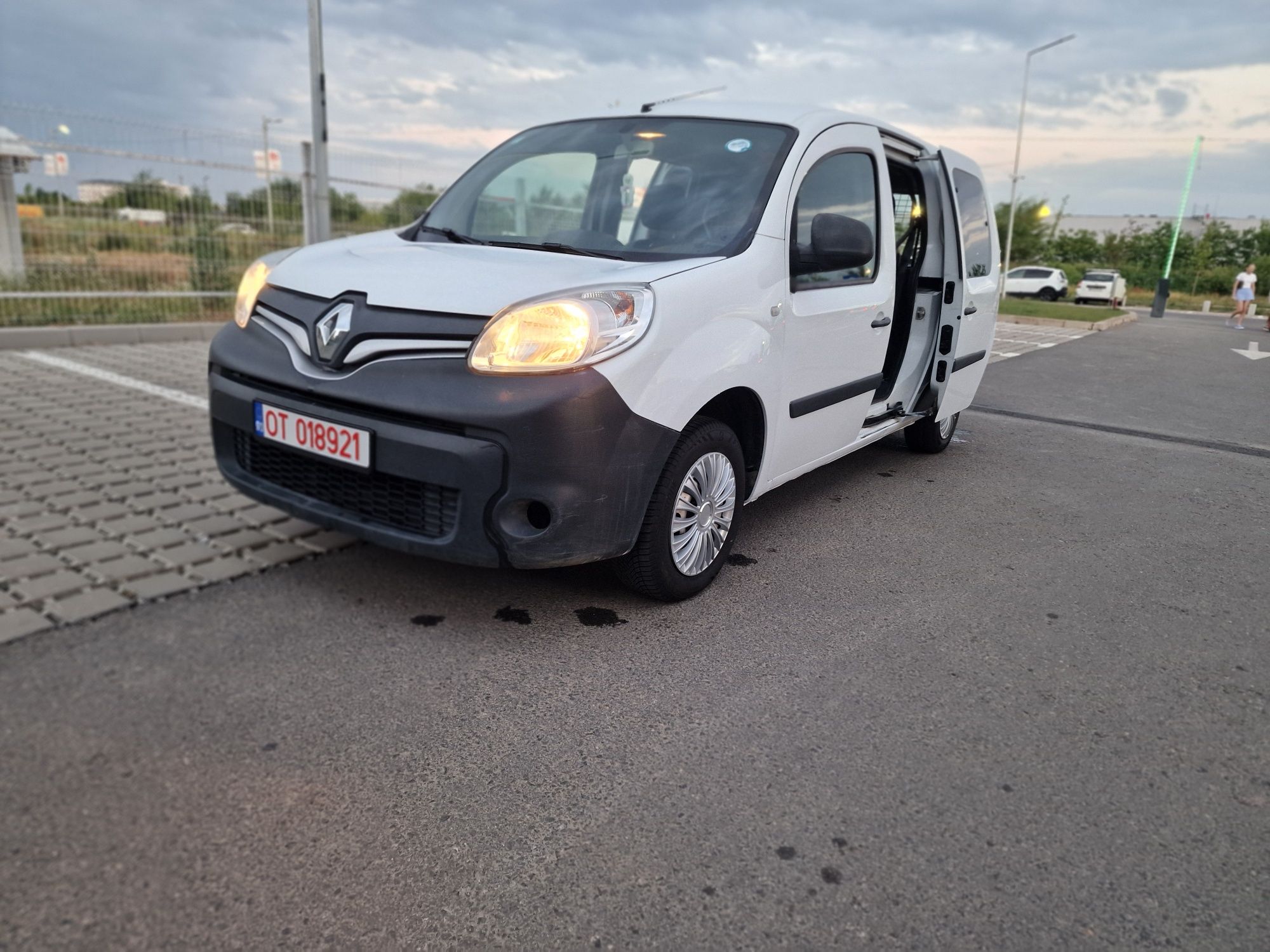 Vând Renault Kangoo 2 2018 (5 locuri) maxi /duba