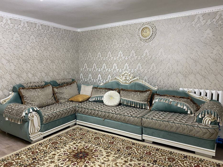 Диван углавой в хорошем состаяние