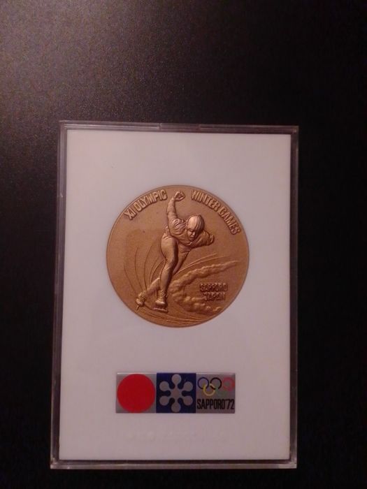 Памятная настольная медаль Олимпиады в Саппоро 1972г Япония