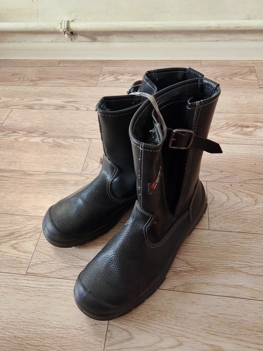 Продам рабочие сапоги