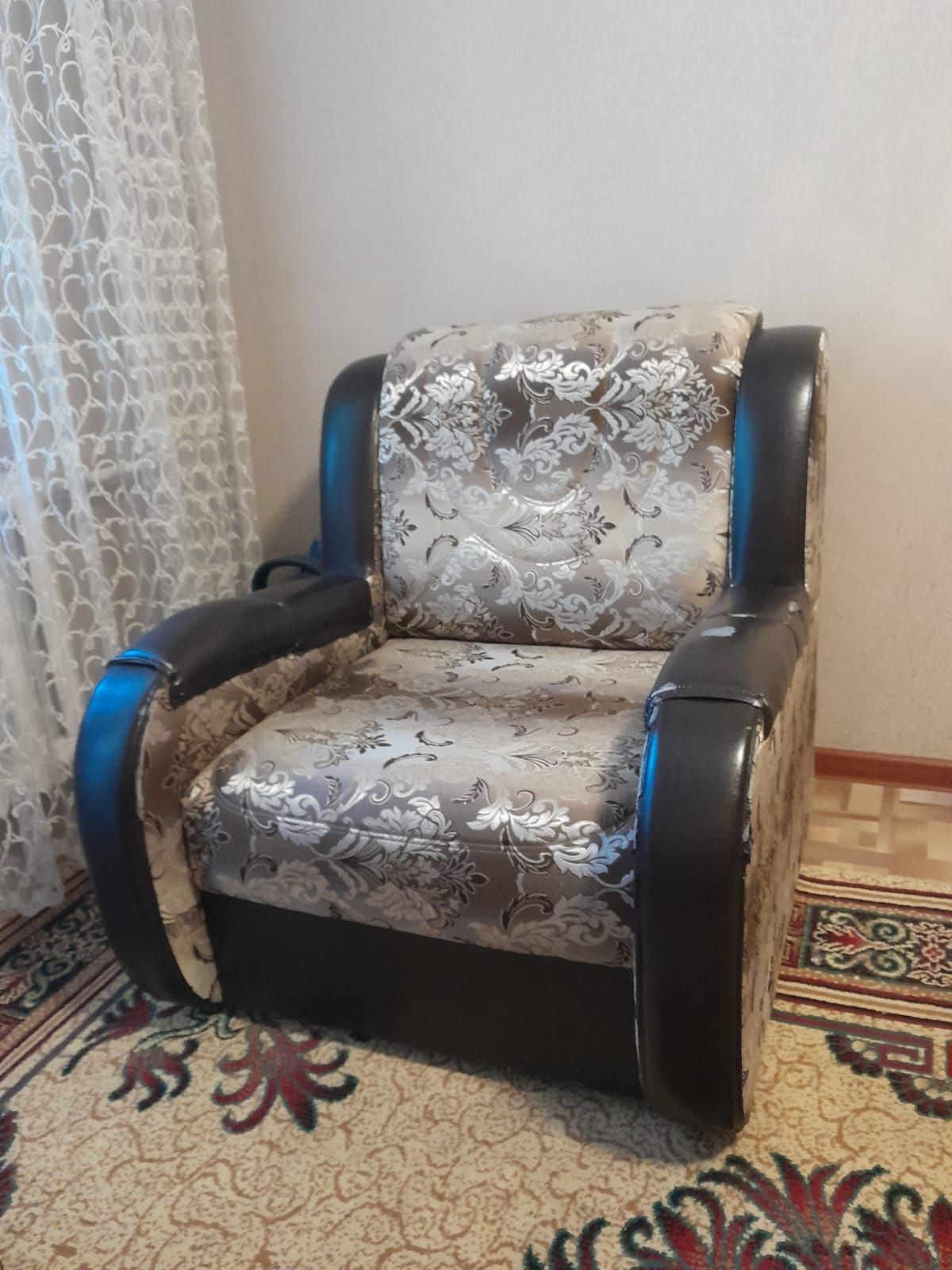 Продам диван и 2 кресла