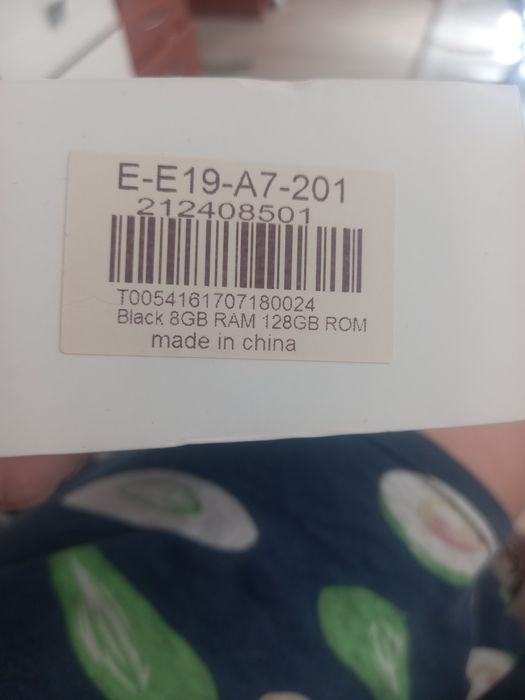 Срочно продам смартфон Oneplus A5000 память128гб  без минус с документ