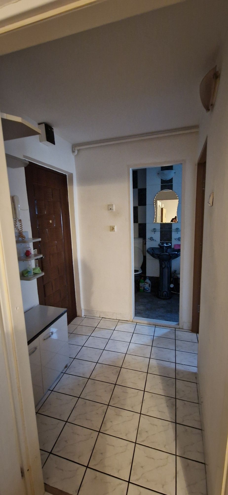 Închiriez apartament decomandat cu 1 camera