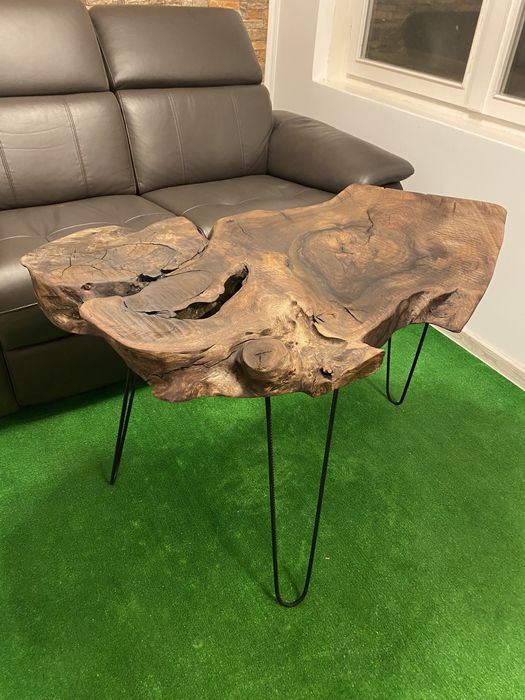 Дървена маса от орех масив