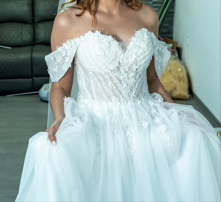 Rochie de mireasa + voal + crinolina