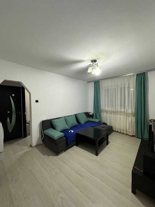 Vand apartament cu 3 camere