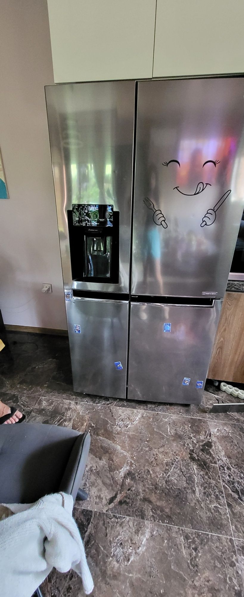 Хладилник с ледогенератор