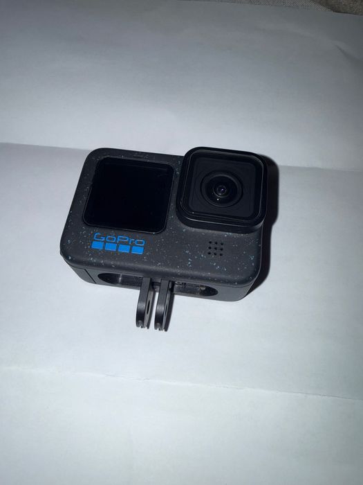 GoPro 12 с 3 батерии , зарядно и аксесоари