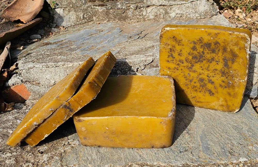 Чист пчелен восък – 100% натурален, идеален за пити и основи!