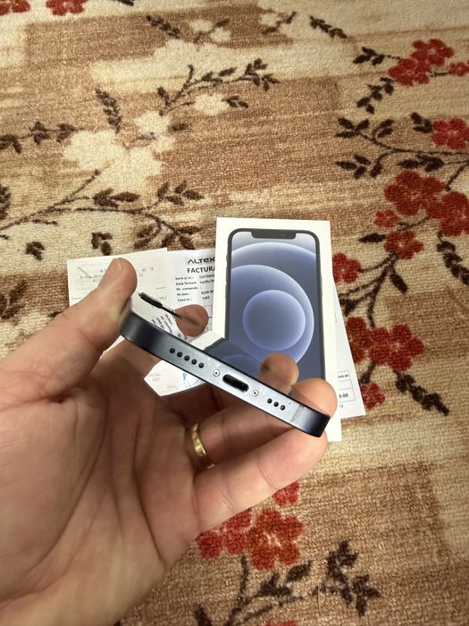 Vand sau schimb iPhone 12 128 GB