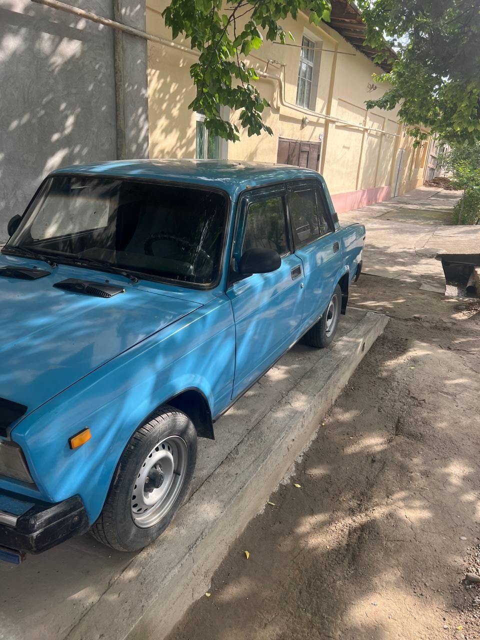 Vaz 2107 sotiladi 1989 yil benzinda