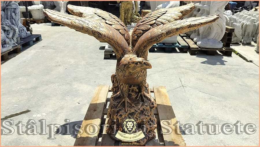 Set două statuete vulturi pe stâncă, model S35.