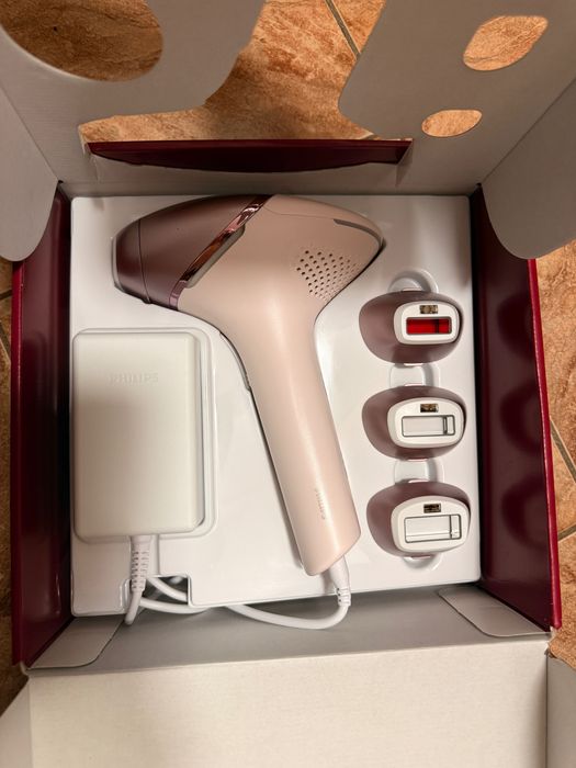 Epilator IPL Philips Lumea Seria 9900 BRI977/00