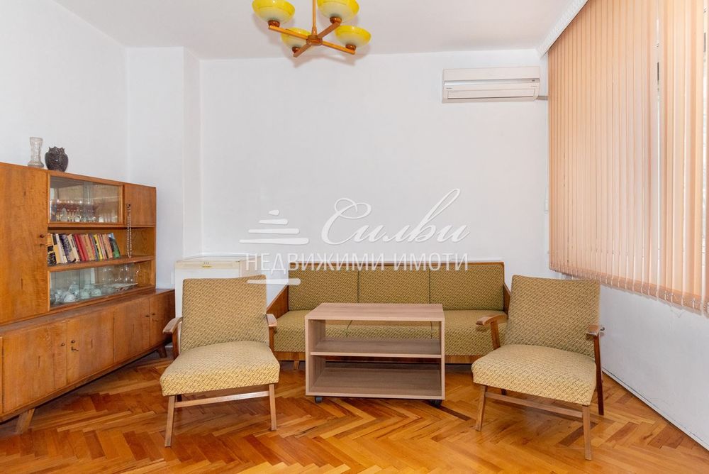 Продава се Четиристаен апартамент в Шумен, Добруджански - 90 кв.м за 935 €/кв.м - Снимка #1