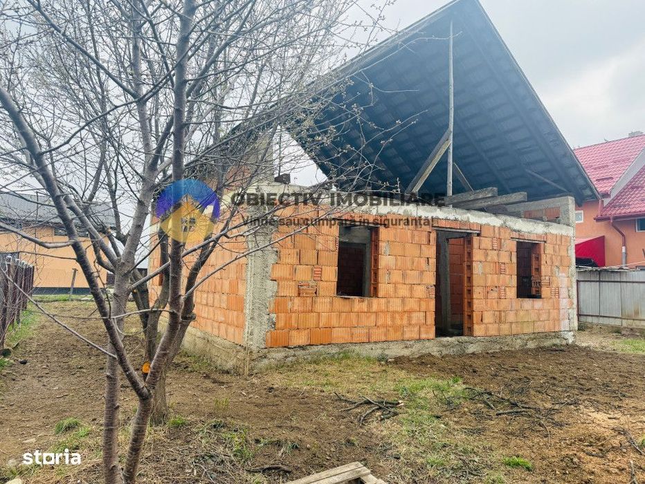 Casa la rosu-constructie solida din caramida – Dumbrava Rosie