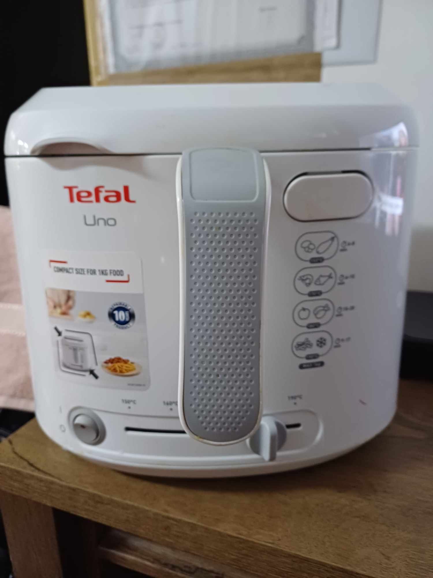 Vând friteuză tefal