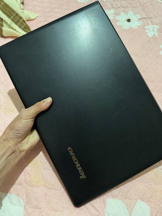 Intel(R) Celeron(R) CPU N3050. 4gb operativka
Ssd 128 GB
HDD 512 GB