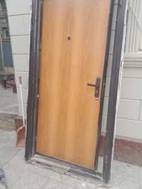Железная дверь с косяком
