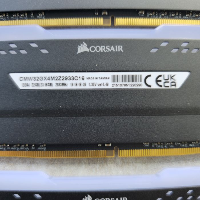 DDR4 64GB CORSAIR VENGANCE PRO, rgb,2 kituri de 32gb (TOTAL 64GB)