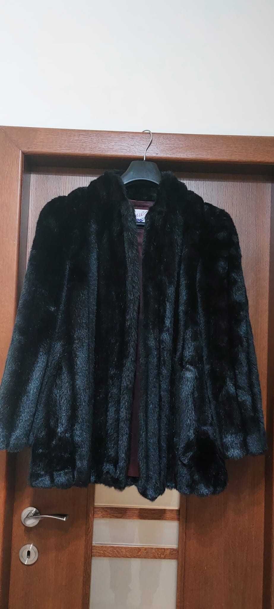 Vand haina neagra scurta din  blana artificiala.