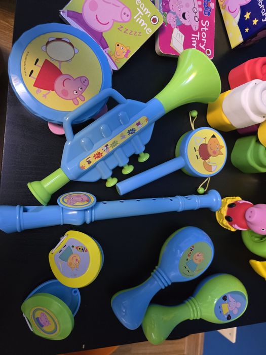 Vand lot peppa ( masina, carti si instrumente )