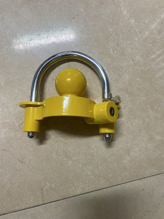 Заключващ механизъм за каравани и ремаркета с два стоманени ключа