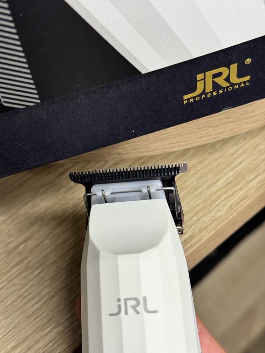 Професионален тример JRL FF2020T-B ONYX с гаранция