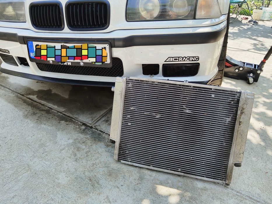 Продавам алуминиев радиатор за бмв е36