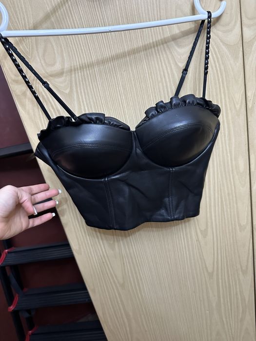 Кожен топ с камънчета JONONA