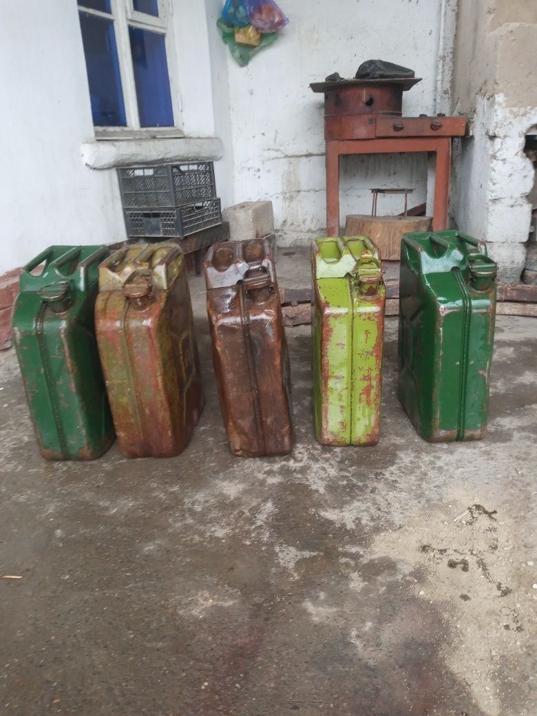 Продаётся канистры СССР