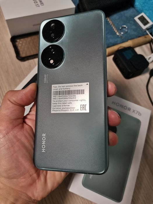 Продам смартфон Honor x 7 b
