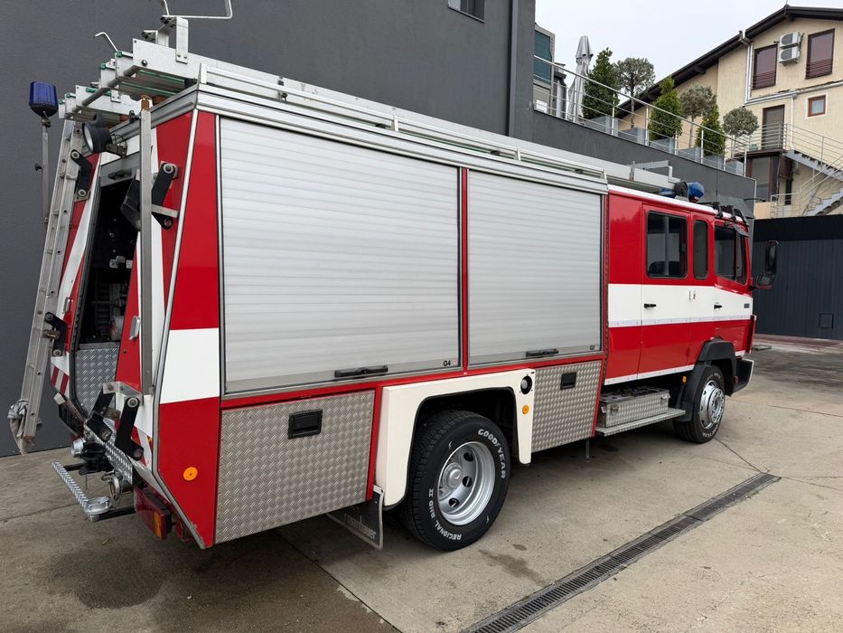Masina de pompieri Mercedes Benz, inmatriculata si echipata, 2000 L