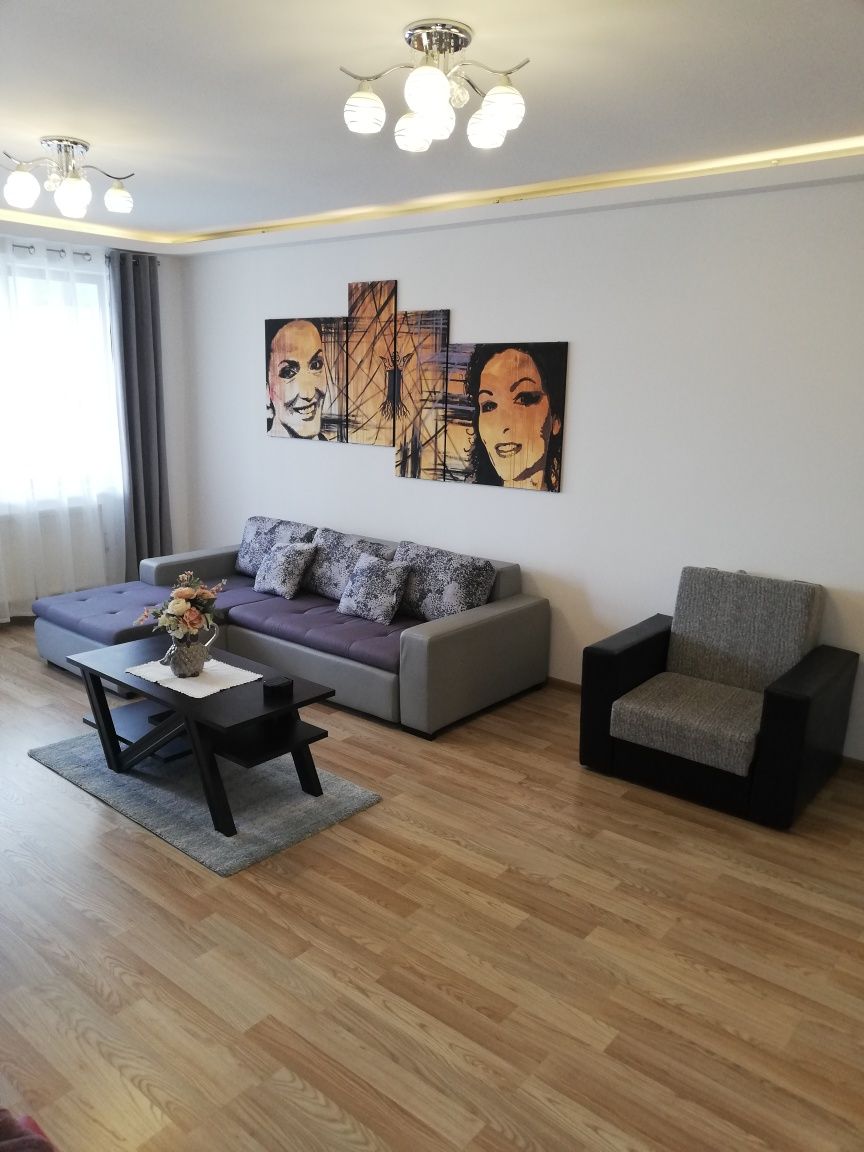 Cazare Brașov/închiriez apartament lux cu 2 camer