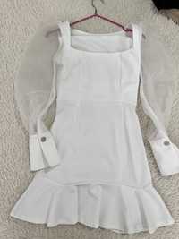 Платье белое Очень круто смотрится