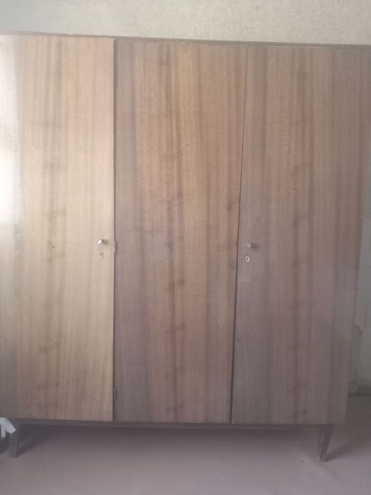 Продаётся Шкаф..