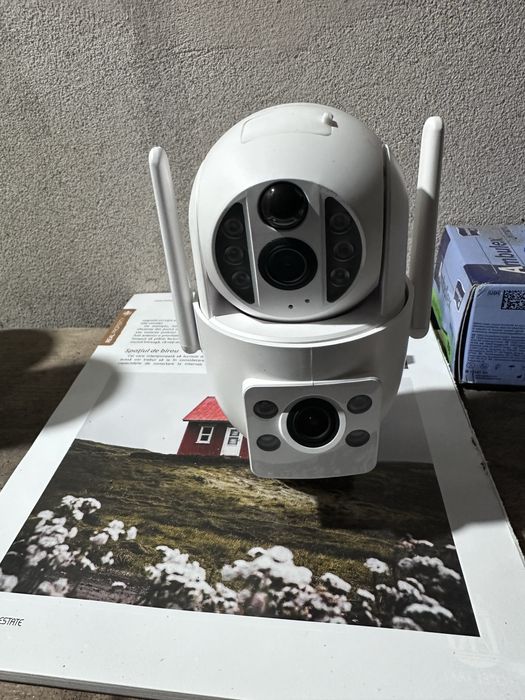 Camera video cu panou solar si conectare wifi