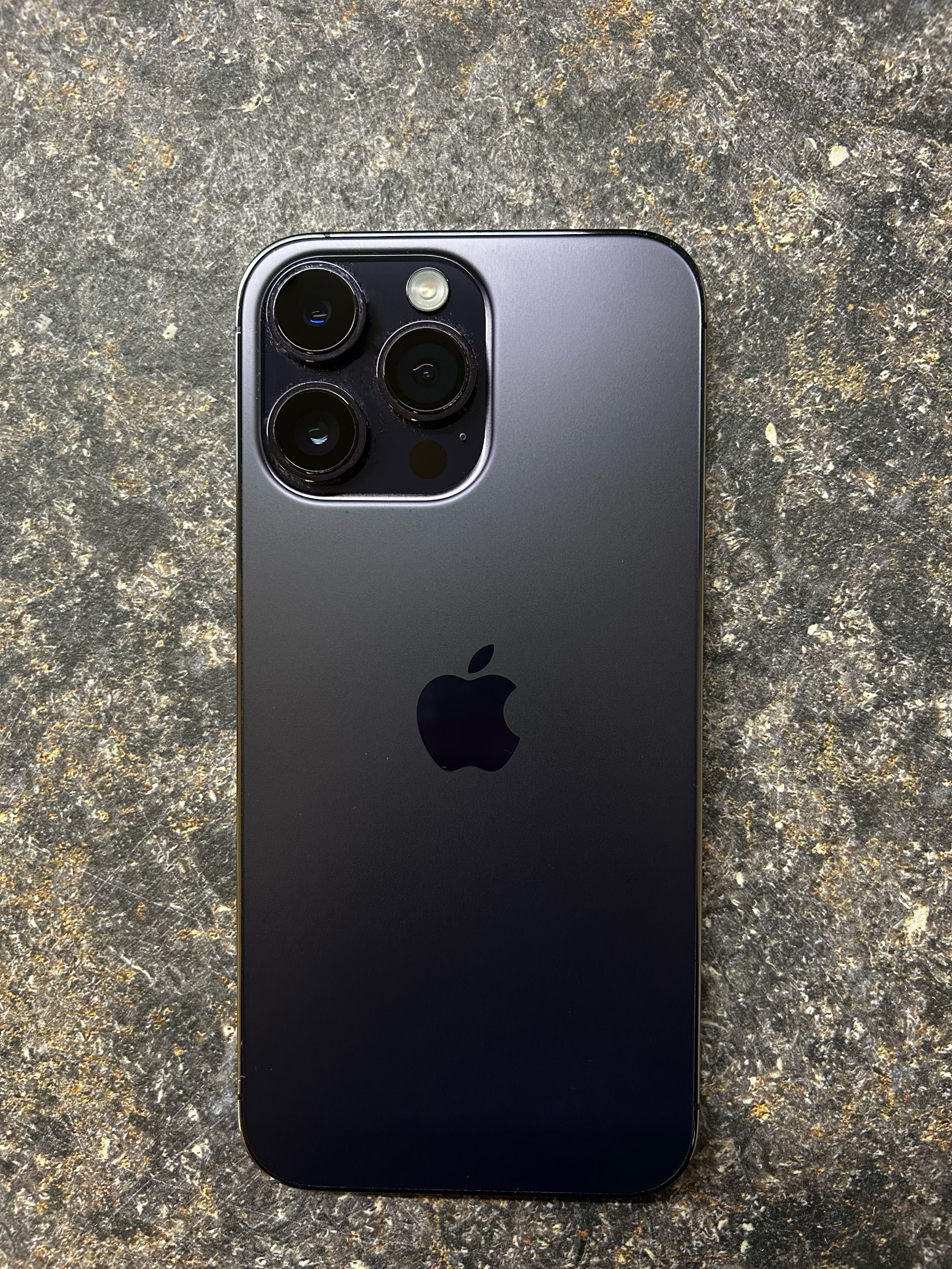 iPhone 14 Pro Max, 128GB в запазено визуално и техническо състояние.