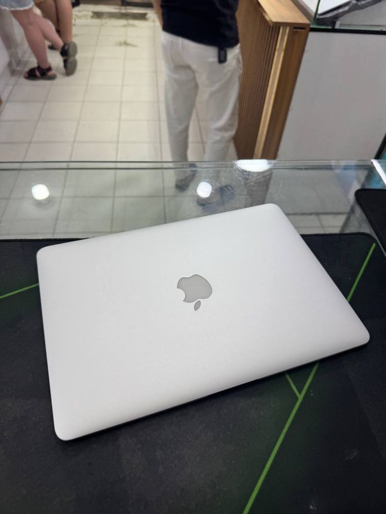 Apple Macbook Air 2017 SSD 128GB ОЗУ 8GB 146 sikil ideal