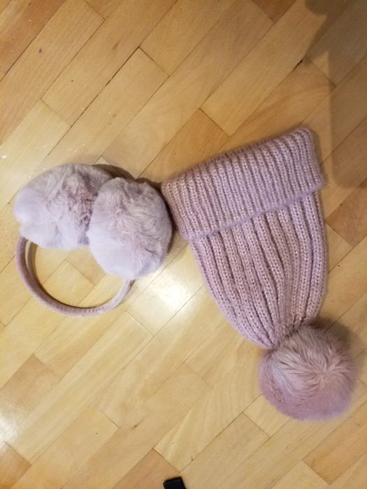 Căciulă H&M și aparatoare urechi blanita H&M. Noi.