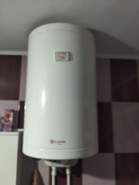 Vând boiler electric