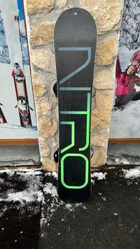 Vând placa de snowboard Nitro Ultimate 162 cu legături Nitro Machine