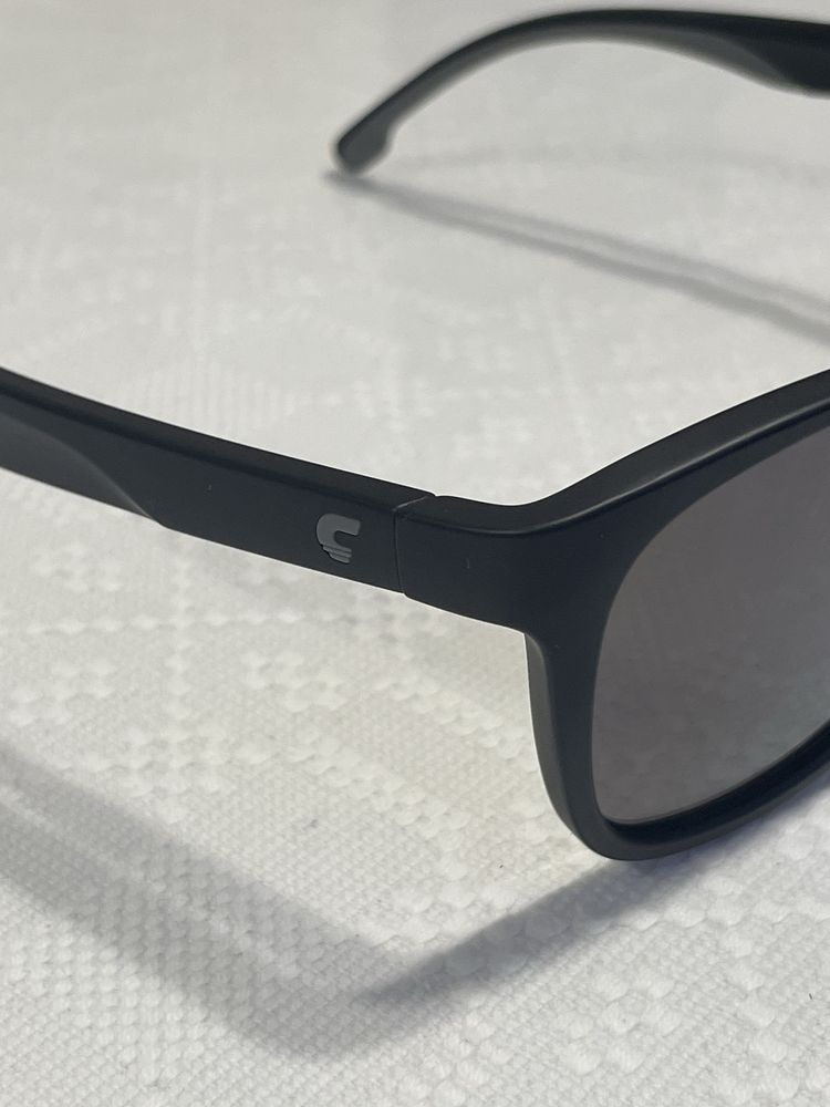 Carrera polarized