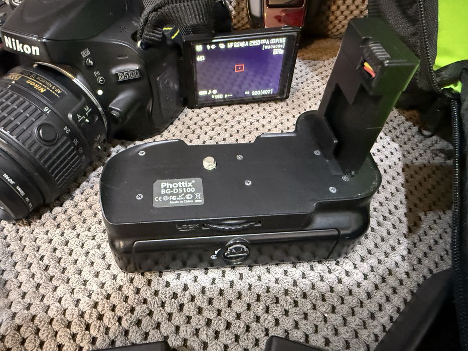 Nikon D5100 cu obiective blitz si rucsac